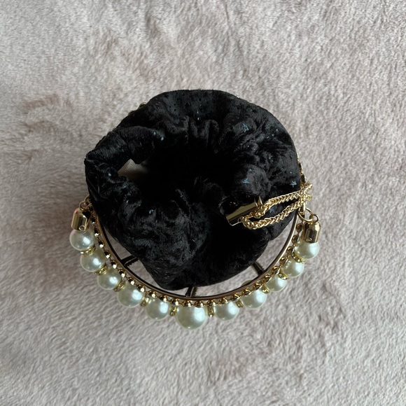 Unique crystal bucket bag - Picture 3 of 6